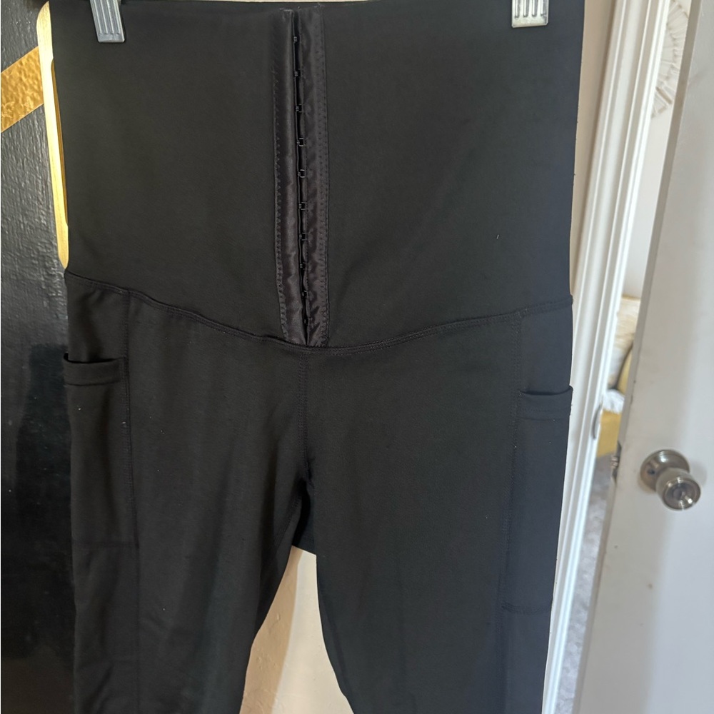 (O to S) Black waist training Leggings